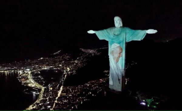 El Cristo Redentor se iluminó con el rostro del papa Francisco