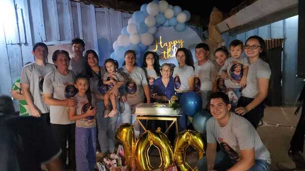 Abuela celebra un siglo de vida con un emotivo festejo familiar en Belén