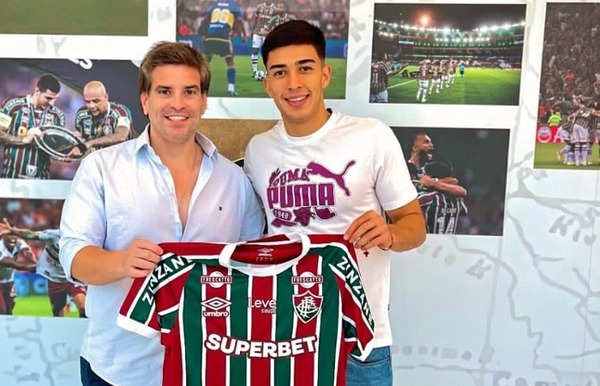 Rubén Lezcano ya posa con la camiseta de Fluminense