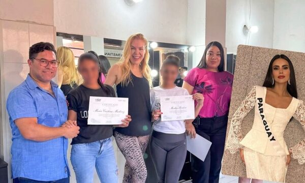 Presas del “Buenpa” se recibieron de maquilladoras con la ayuda de una reina de belleza
