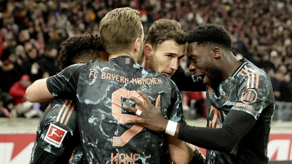 El Bayern remonta y mantiene a distancia al Leverkusen