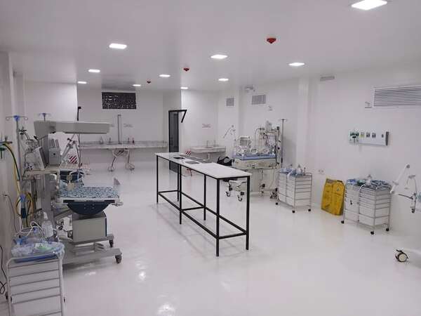 UTI Neonatal: la polémica obra fue inaugurada, desmantelada y vuelta a habilitar en apuros  - Nacionales - ABC Color
