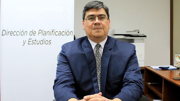 25 camiones con carga de la ANDE varados por no pagar el despacho