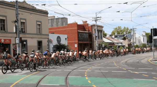 La insólita carrera que se celebrará en Australia: ciclistas desnudos recorrerán la ciudad