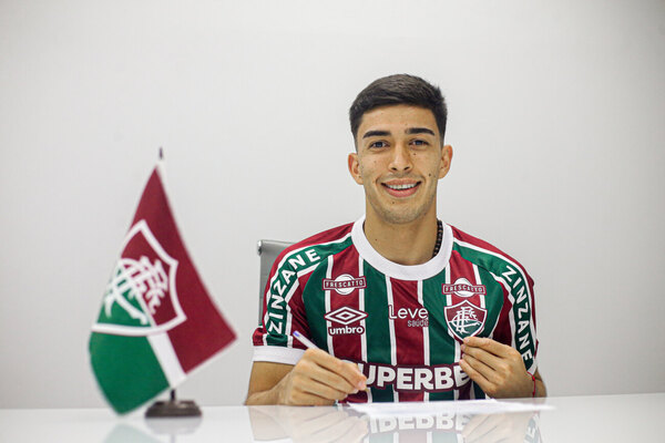 Versus / ¡Qué bien te queda! Rubén Lezcano ya se puso la camiseta de Fluminense
