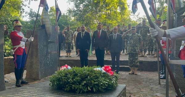 La Nación / Autoridades rinden homenaje a los héroes en Cerro Corá