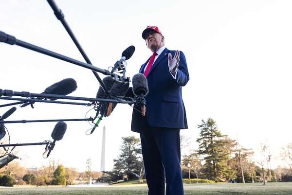 Listas negras y demandas, las tácticas de Trump para controlar la cobertura de los medios - Mundo - ABC Color