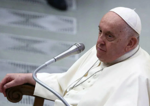 El Papa Francisco se recupera tras crisis respiratoria y pasa una noche tranquila