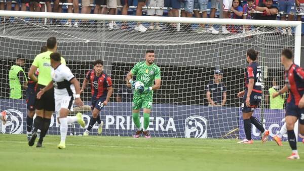 Nueva regla: 8 segundos de posesión o córner para el rival