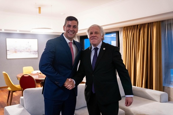 Peña se reunió con Luis Almagro, secretario general de la OEA en Montevideo
