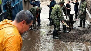 Un fallecido, tres heridos y unos 400 afectados por aluvión en el sur de Ecuador