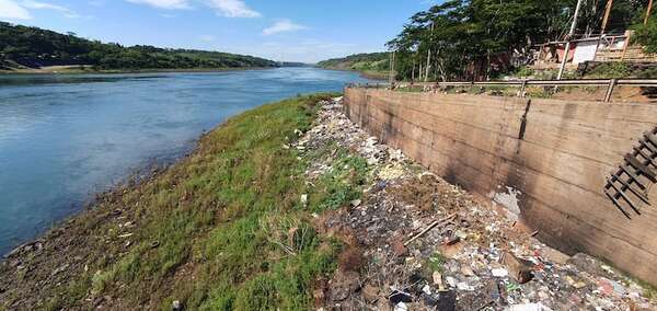 Persiste grave contaminación del río Paraná en la zona de atracadero - ABC en el Este - ABC Color