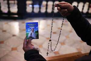 El papa se encuentra “estable” y  muestra “buena respuesta”, sin sufrir más broncoespamos - Mundo - ABC Color