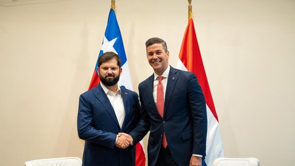 Peña y Boric hablan en Uruguay sobre integración y el avance del Corredor Bioceánico Vial