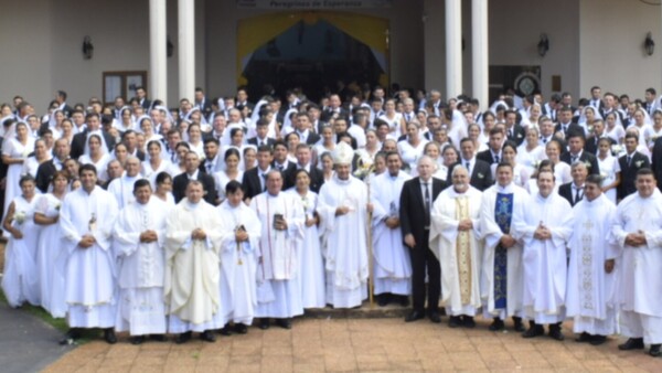 Caazapá: En boda comunitaria, 106 parejas se juran amor eterno