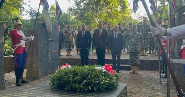 La Nación / Rinden homenaje a héroes en el parque Cerro Corá