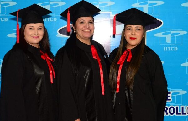 Cuatro mujeres del sistema penitenciario egresan como flamantes abogadas - 1000 Noticias