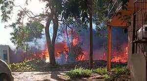 INCENDIO DESTRUYÓ DEPÓSITO EN SAN LORENZO