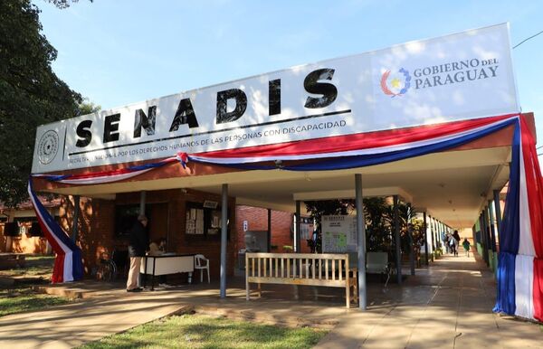 SENADIS digitaliza trámite de retiro de medicamentos - 1000 Noticias