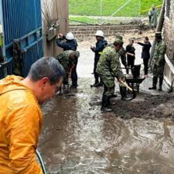 Intensas lluvias dejan 2 fallecidos y 3 heridos en el sur de Ecuador - 1000 Noticias