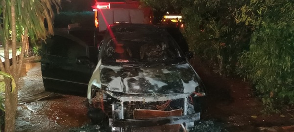 Denuncian incendio intencional de vehículo en Edelira