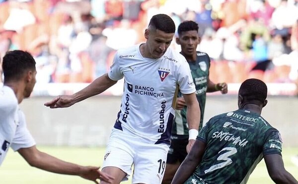 Versus / ¡Álex Arce marca su primer gol de la temporada!