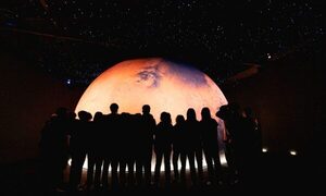 Planetario del MuCi: invitan a una excursión a las lunas del Sistema Solar