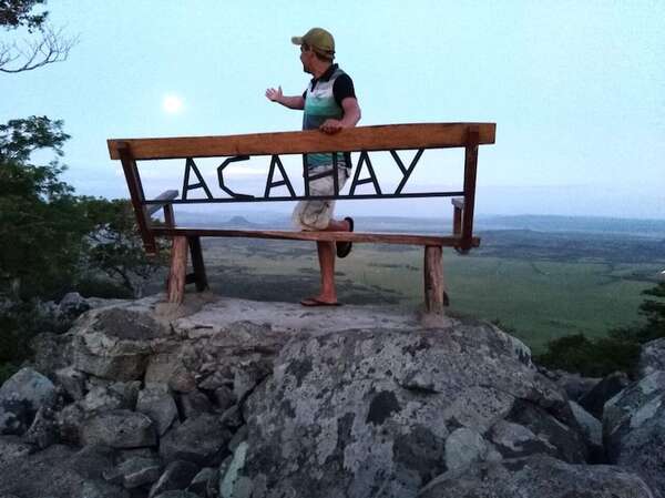 Rescatan a turistas perdidos en el Cerro Acahay - Nacionales - ABC Color