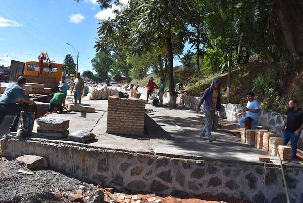 Construyen estacionamiento para las instituciones públicas y un parque en Guayaybí - Nacionales - ABC Color