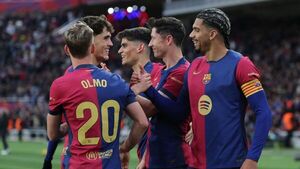 Barcelona golea y lidera en solitario en España