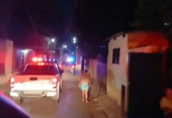 Detienen a joven con frondosos antecedentes en la Chacarita y vecinos quisieron rescatarlo