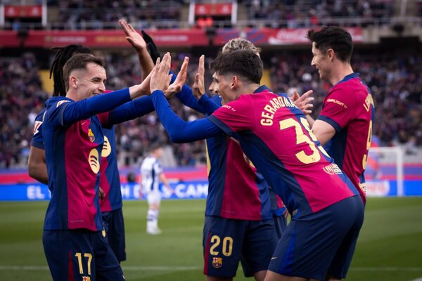 Versus / Barcelona recupera el liderato tras golear a la Real Sociedad