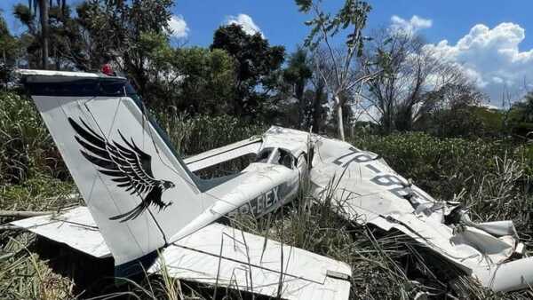 Susto en Saltos del Guairá: Avioneta capota al intentar despegar