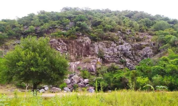 Rescatan a pareja de turistas extraviada en el Cerro Acahay - OviedoPress