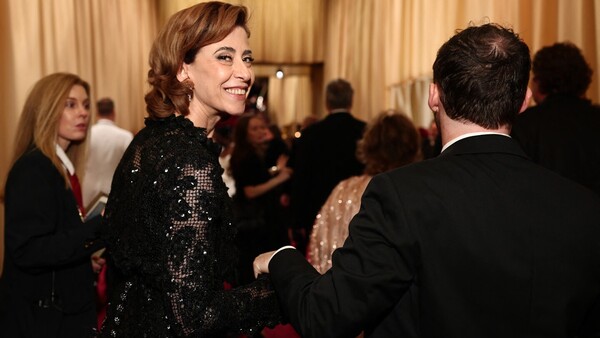 Las estrellas llegan a unos Oscar que prometen reñida final entre Anora y Cónclave