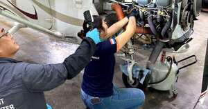 La Nación / Joven chaqueña supera barreras: se forma en reparación de aviones