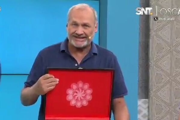 Mario Ferreiro recibe reconocimiento especial por su dedicación a la comunicación en el SNT - SNT