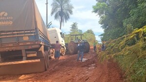 Pasó un año y ni contrato hay para asfaltar transitado camino de tierra