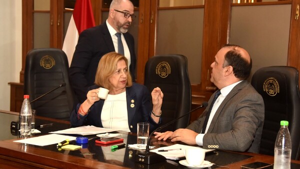 Víctima de mafia de pagarés urge ante el JEM tras denunciar a fiscales