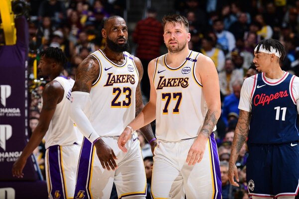 Versus / Los Lakers se elevan al segundo lugar