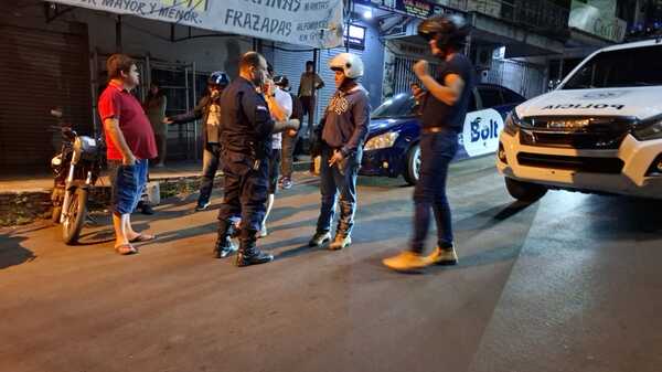 Trabajadores de Motobolt frustran asalto y propinan golpiza a presunto delincuente - La Clave