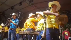 Sarambí en el escenario: Bandita discutió con animador y opa rei el show