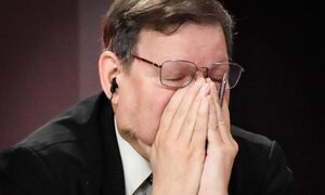 (GALERÍA) ¿Qué le hicieron? ¡Carlos Martini lloró en pleno noticiero!