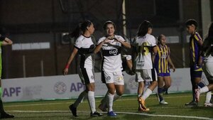 Olimpia goleó al Sportivo Luqueño y es solitario líder en el futbol femenino - 1000 Noticias