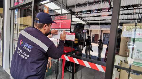 El Fisco suspendió actividades de comercios, por presunta evasión tributaria