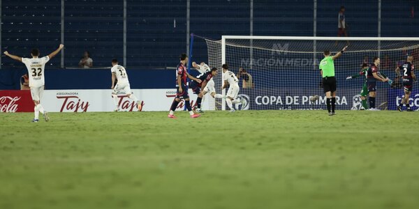 Versus / Cerro quedó a 4 partidos de Libertad en solo 7 fechas