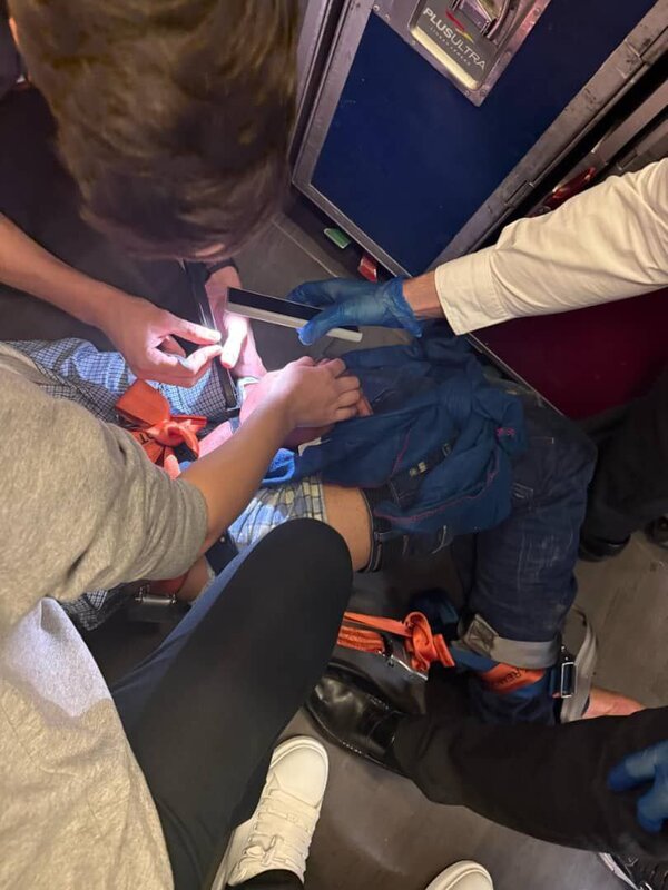 Pánico en avión: un pasajero intentó abrir una puerta en pleno vuelo - 1000 Noticias