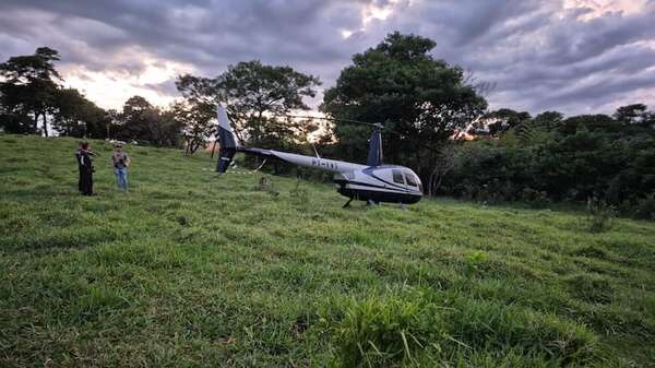 Helicóptero robado en Brasil aparece en un monte de Paraguay - Policiales - ABC Color