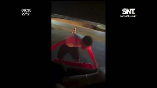 Jóvenes en Santa Rita se filman robando señales de tránsito - SNT
