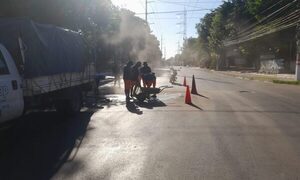 Lambaré: Essap rompe nuevo recapado asfáltico para trabajos de tuberías y válvulas